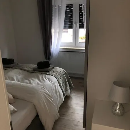 Exklusive Moderne 2 Zi. In Ruhiger Lage