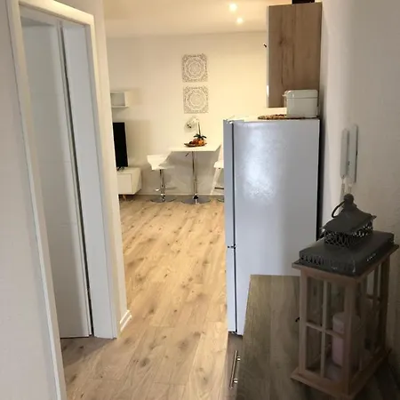 Apartment Exklusive Moderne 2 Zi. In Ruhiger Lage
