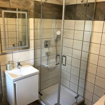 Exklusive Moderne 2 Zi. In Ruhiger Lage