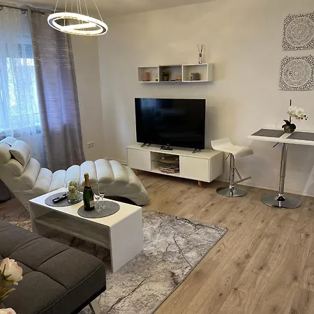 Apartment Exklusive Moderne 2 Zi. In Ruhiger Lage
