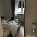 Exklusive Moderne 2 Zi. In Ruhiger Lage