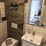 Exklusive Moderne 2 Zi. In Ruhiger Lage *