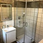 Exklusive Moderne 2 Zi. In Ruhiger Lage