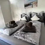 Exklusive Moderne 2 Zi. In Ruhiger Lage