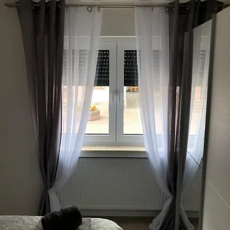 Exklusive Moderne 2 Zi. In Ruhiger Lage Apartmán *