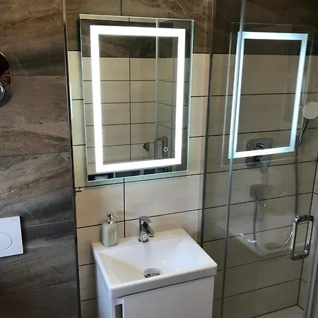 Apartmán Exklusive Moderne 2 Zi. In Ruhiger Lage *