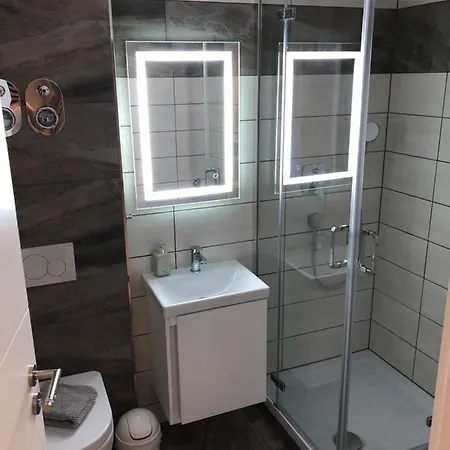 Apartmán Exklusive Moderne 2 Zi. In Ruhiger Lage *