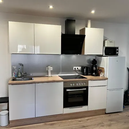 Exklusive Moderne 2 Zi. In Ruhiger Lage *