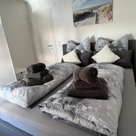 Exklusive Moderne 2 Zi. In Ruhiger Lage